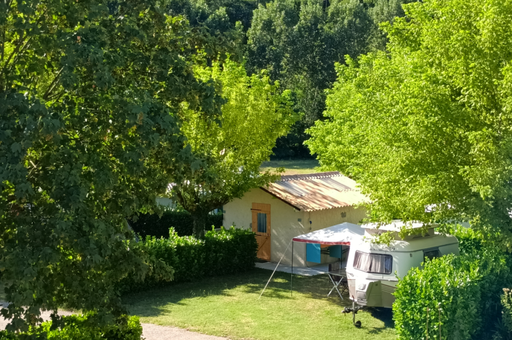 Camping Les Ulèzes: Waar Natuur en Comfort Samenkomen in de Drôme des Collines