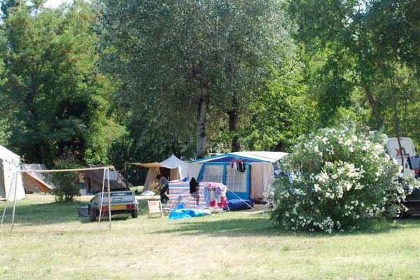 Kamperen op een eiland in de Rhône: Ontdek Camping L'Île Blanc in Montélimar 1 Staplaats 1