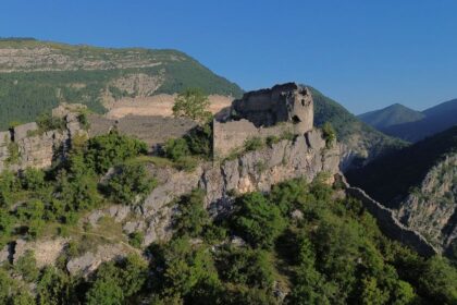 Château de Cornillon-sur-l'Oule: Het vergeten middeleeuwse fort in de Baronnies ontwaakt 12 chateau de cornillon